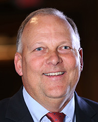 Donald C. Shultz, director regional de operaciones