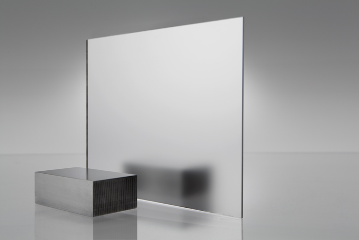 Durchsichtige Spiegelplatte – blendungsfrei